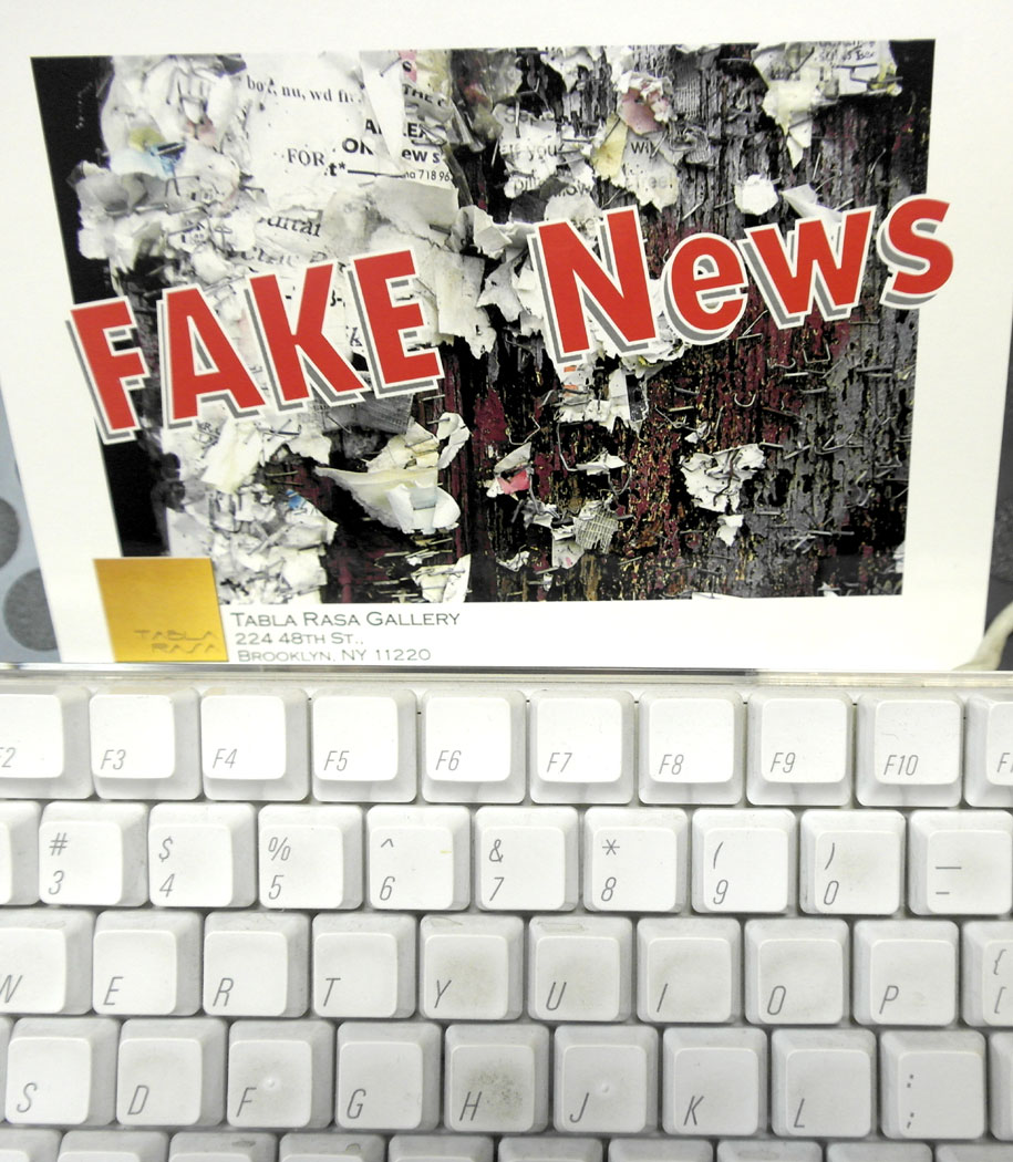 FAKENEWSKEYBOARD